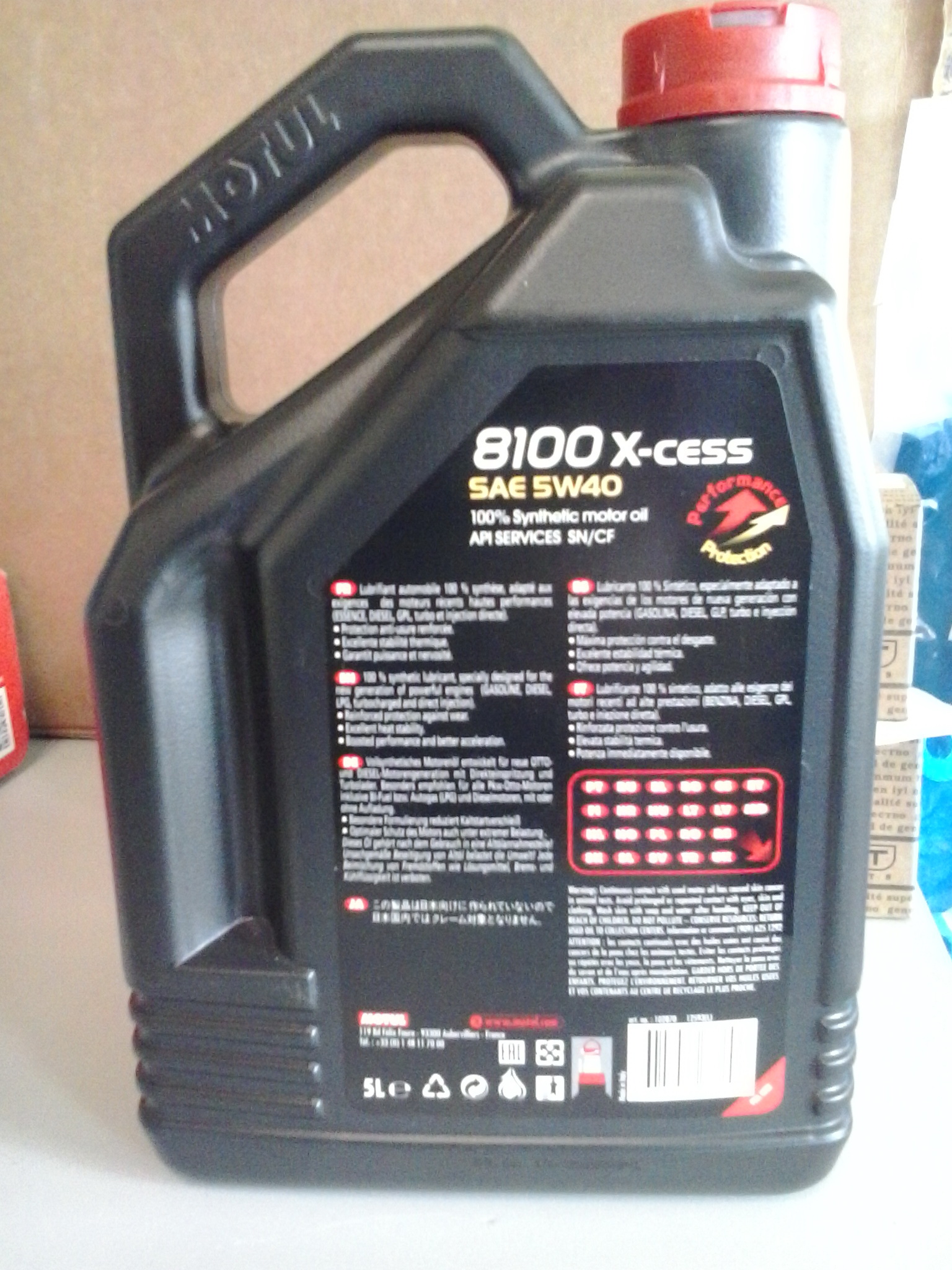   Motul 8100 5W40